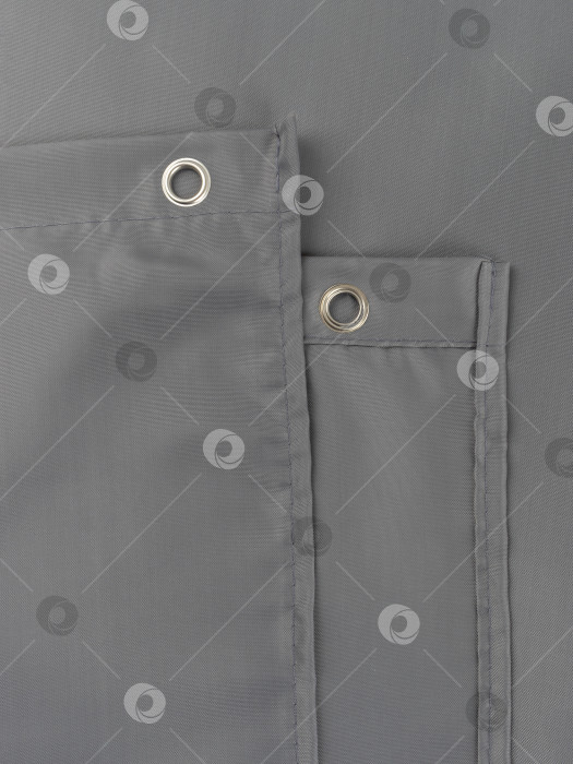 Скачать Петелька для занавески в ванной на серой занавеске крупным планом фотосток Ozero