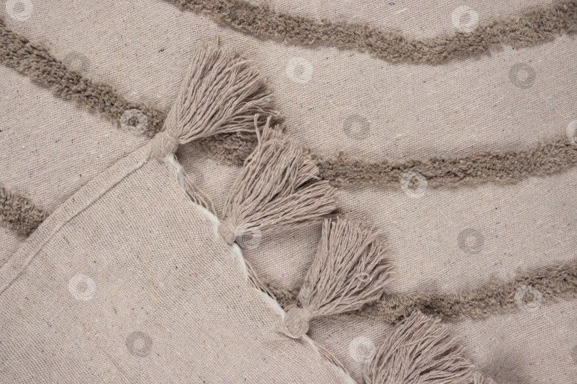 Скачать Крупный план на фоне пледа с кисточками фотосток Ozero