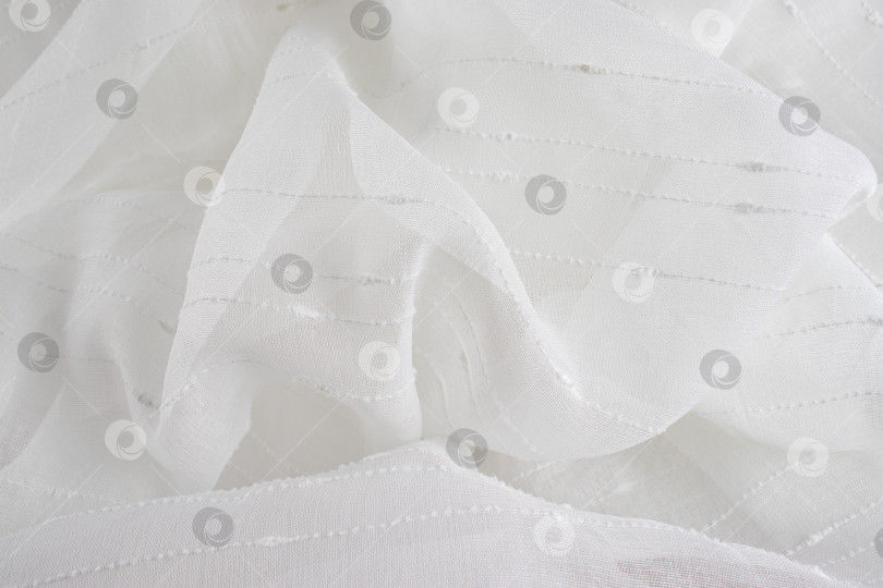 Скачать Текстура белой тканой ткани со складками - Минималистичный фон текстильной поверхности фотосток Ozero