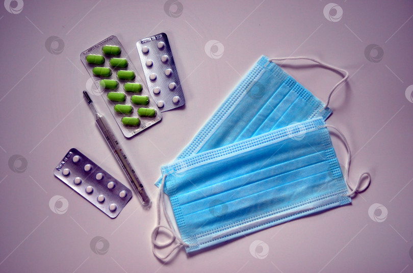 Скачать таблетки, градусник, медицинские маски фотосток Ozero
