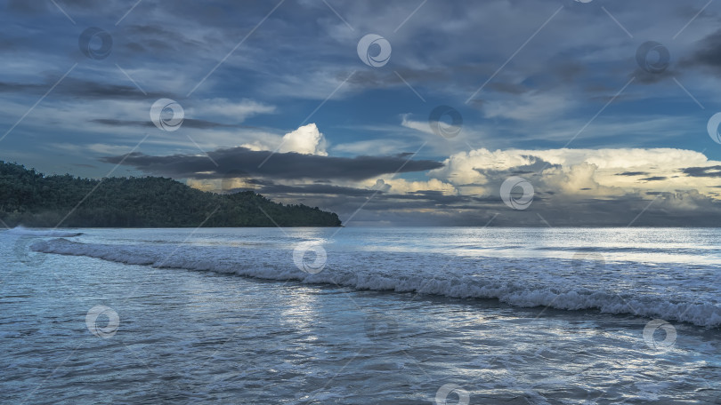 Скачать Раннее утро. Рассвет над океаном. фотосток Ozero