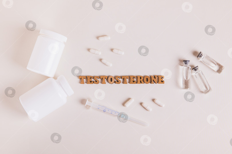 Скачать Шприц, ампулы и капсулы для регулирования уровня тестостерона, вид сверху фотосток Ozero