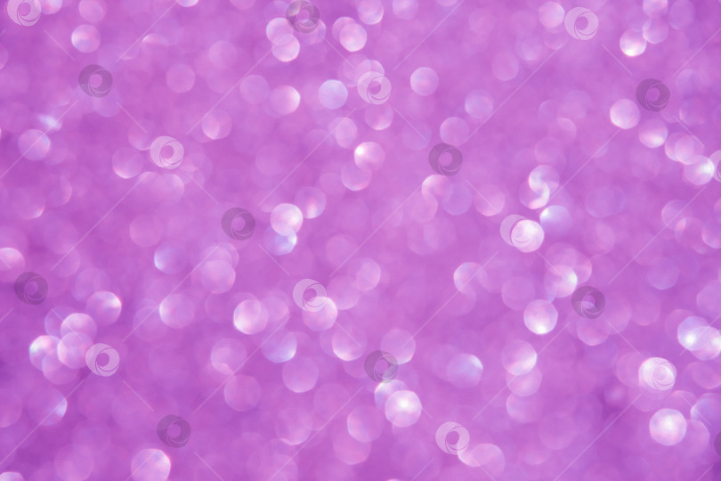 Скачать Мягкий сиреневый фон в стиле боке с рассеянным светом создает элегантное пространство для текста или элементов дизайна. фотосток Ozero