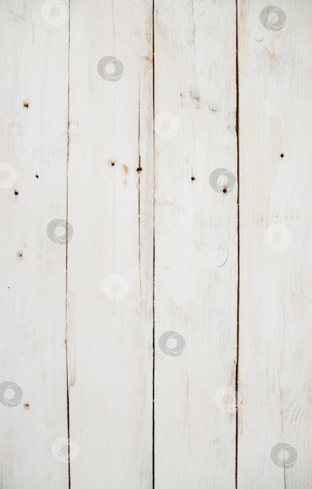 Скачать Фон выполнен из деревянных досок, окрашенных белой краской.Текстура дерева. Натуральный узор на деревянном фоне. фотосток Ozero