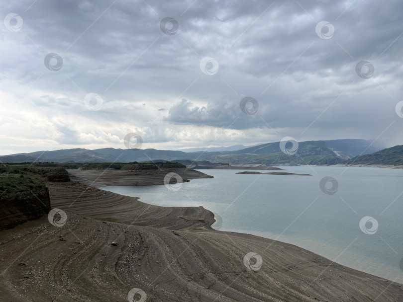 Скачать Берег Чиркейского водохранилища фотосток Ozero