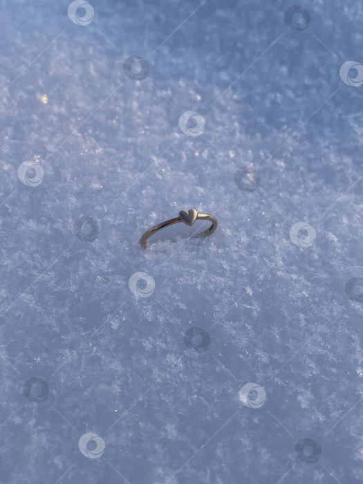 Скачать Кольцо в снегу фотосток Ozero