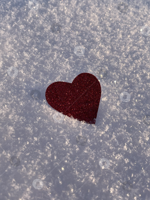 Скачать Сердце на снегу фотосток Ozero