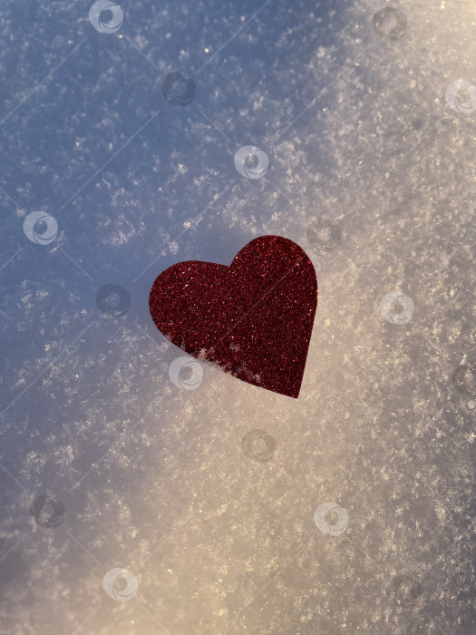 Скачать Валентинка на снегу фотосток Ozero