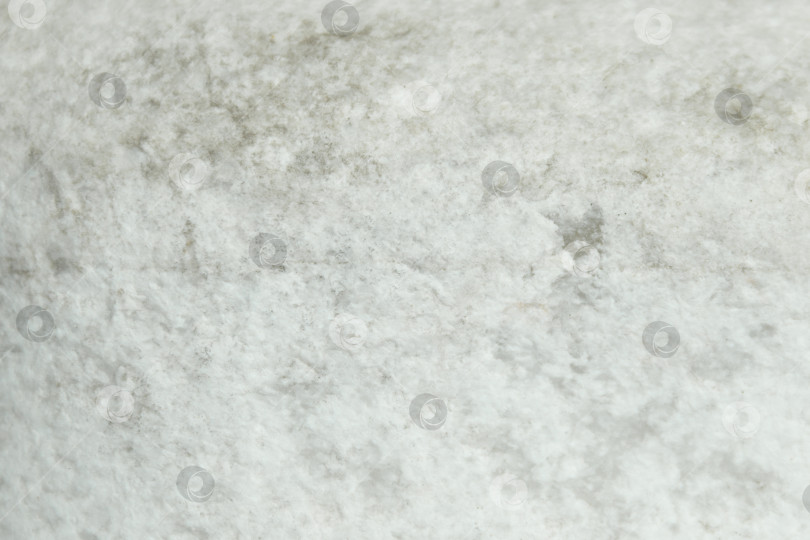 Скачать Поверхность из белого мрамора с натуральным органическим рисунком – Элегантная декоративная текстура для дизайна интерьера и творческих проектов фотосток Ozero