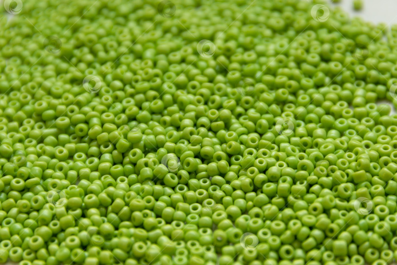 Скачать Фон из зеленых бусин крупным планом фотосток Ozero
