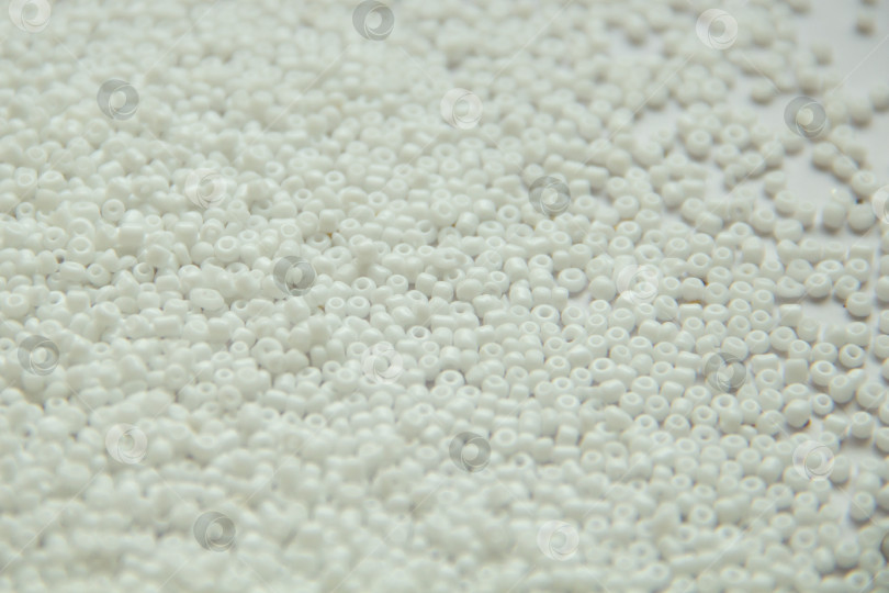 Скачать фон из белоснежных бусин крупным планом фотосток Ozero