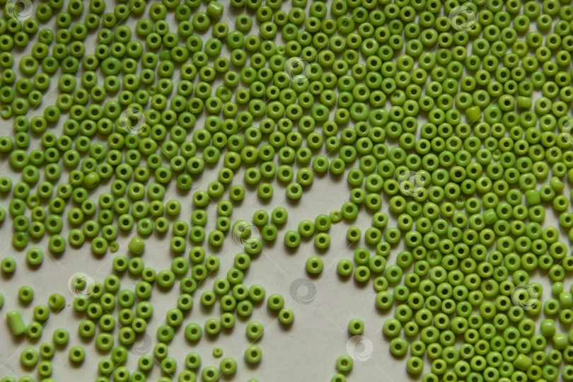 Скачать Фон из зеленых бусин крупным планом фотосток Ozero