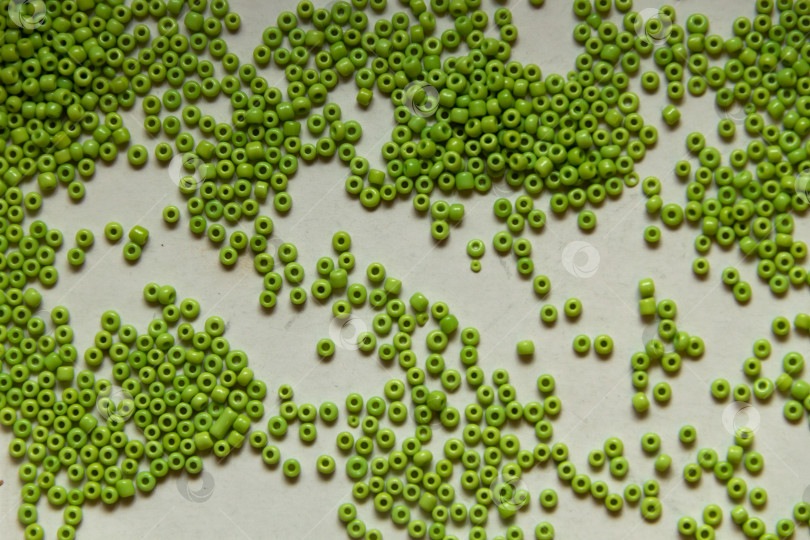Скачать Фон из зеленых бусин крупным планом фотосток Ozero