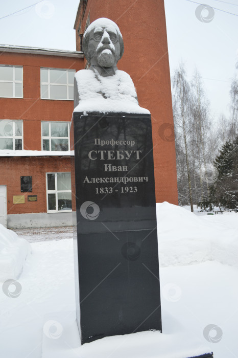 Скачать Памятник профессору Стебут И.А. фотосток Ozero