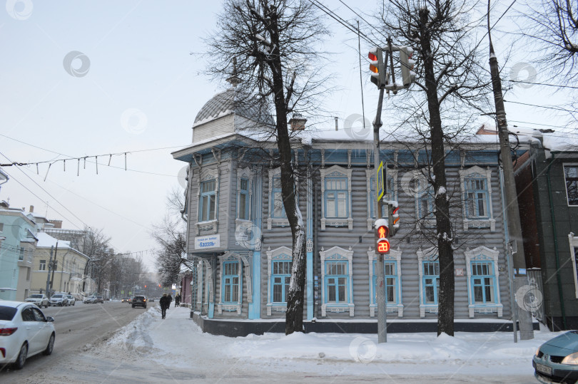 Скачать Двухэтажный деревянный дом в городе фотосток Ozero