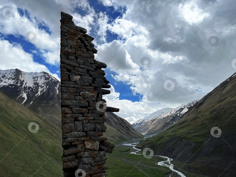 Скачать Руины древней башни фотосток Ozero