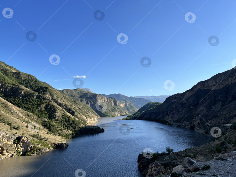 Скачать Озеро между гор фотосток Ozero