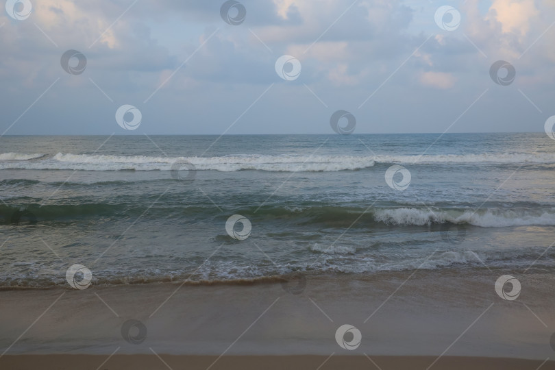 Скачать Пляж Банг Тао (Лаян) на побережье Андаманского моря острова Пхукет в Таиланде, октябрь 2025 года фотосток Ozero