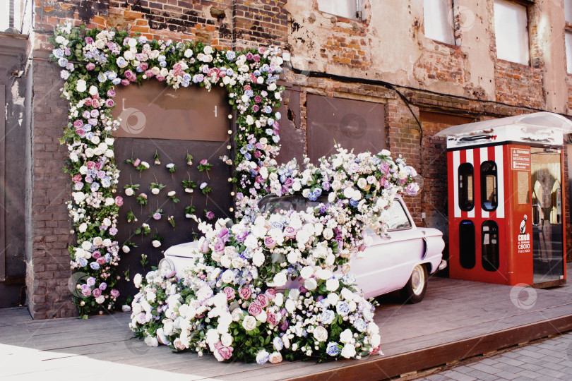 Скачать Красивая машина на Культурном квартале фотосток Ozero