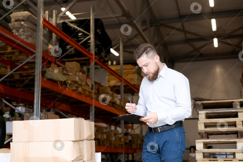 Скачать Менеджер склада пишет в буфере обмена во время проверки запасов на складе фотосток Ozero