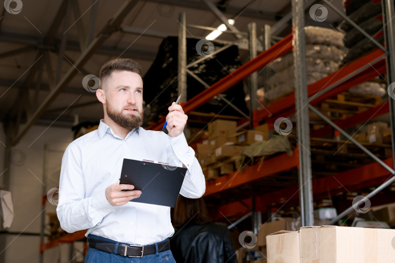 Скачать Дальновидный менеджер склада с буфером обмена, планирующий логистические операции фотосток Ozero