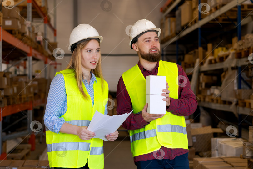 Скачать Команда логистов Планирует стратегию размещения товара на складе фотосток Ozero