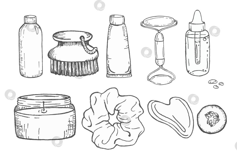 Скачать Иллюстрации тушью флаконов спа-косметики, щетки для тела, свечи, массажного ролика, баночки со скрабом, мыла, резинки для волос и сыворотки, графические линии для создания велнес-бренда, косметической упаковки или проектов по уходу за кожей. фотосток Ozero