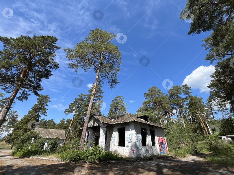 Скачать Заброшенный домик фотосток Ozero
