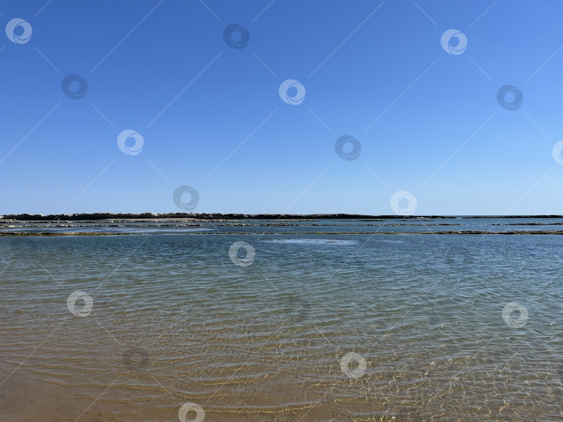 Скачать Морской пляж в заливе фотосток Ozero