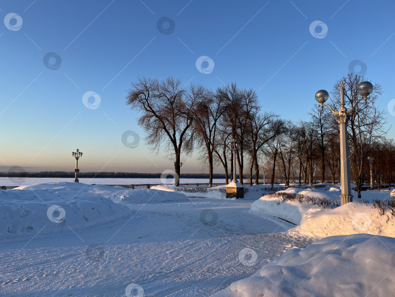 Скачать Зимняя набережная в Самаре фотосток Ozero