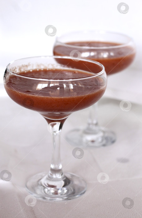 Скачать Стакан ягодного смузи на столе фотосток Ozero