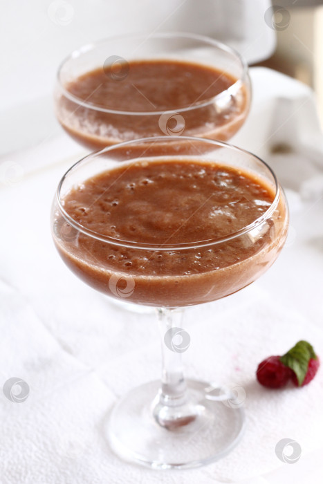 Скачать Бокалы ягодного смузи фотосток Ozero