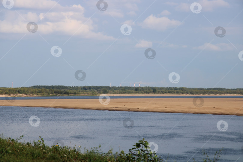 Скачать речной песчаный остров посередине, островок, песок, вода, лето, фотосток Ozero