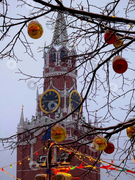 Скачать Новогодне-рождественская Спасская башня в Московском Кремле, Россия фотосток Ozero