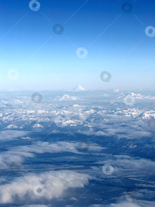 Скачать Вулканы Камчатки сверху с Ключевской сопки фотосток Ozero