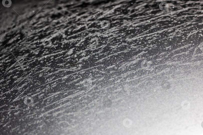 Скачать Поверхность ледяных кристаллов, видимая вблизи, детальный вид замерзшей поверхности с ледяными образованиями фотосток Ozero