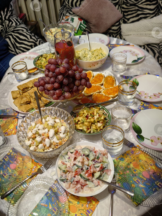 Скачать Стол с едой фотосток Ozero