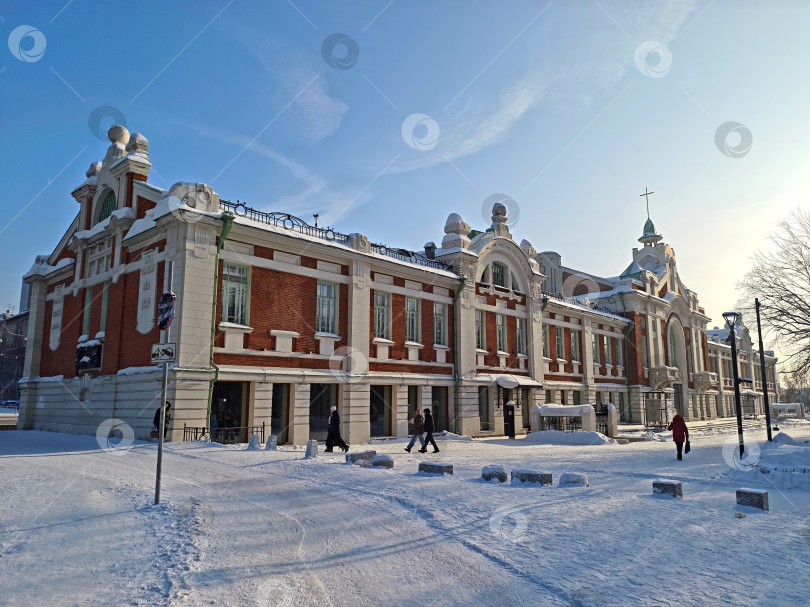 Скачать Краеведческий музей в городе Новосибирск, зимой. Краеведческий музей в Новосибирске, зимой. фотосток Ozero