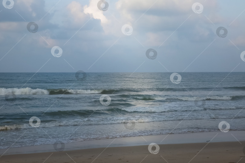 Скачать Пляж Банг Тао (Лаян) на побережье Андаманского моря острова Пхукет в Таиланде, октябрь 2025 года фотосток Ozero