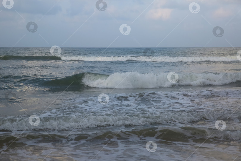 Скачать Пляж Банг Тао (Лаян) на побережье Андаманского моря острова Пхукет в Таиланде, октябрь 2025 года фотосток Ozero