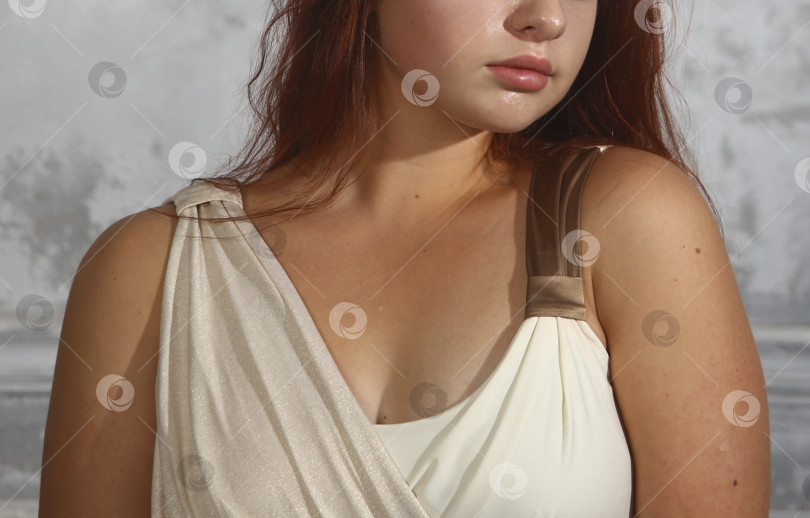 Скачать Красивая молодая женщина фотосток Ozero