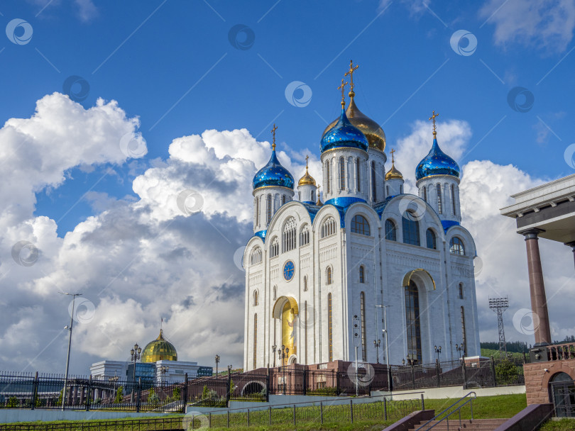 Скачать Кафедральный собор Рождества Христова. г. Южно-Сахалинск. Сахалин. Россия. 2025.10. Кафедральный собор Рождества Христова. Южно-Сахалинск. (марка) фотосток Ozero