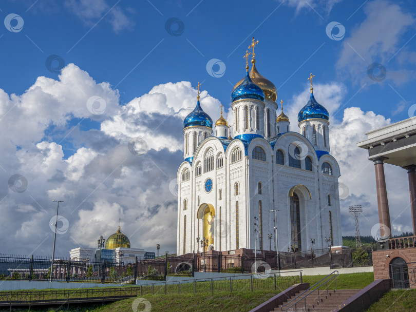 Скачать Кафедральный собор Рождества Христова. г. Южно-Сахалинск. Сахалин. Россия. 2025.10. Кафедральный собор Рождества Христова. Южно-Сахалинск. (марка) фотосток Ozero