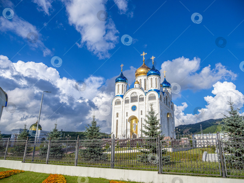 Скачать Кафедральный собор Рождества Христова. г. Южно-Сахалинск. Сахалин. Россия. 2025.10. Кафедральный собор Рождества Христова. Южно-Сахалинск. (марка) фотосток Ozero