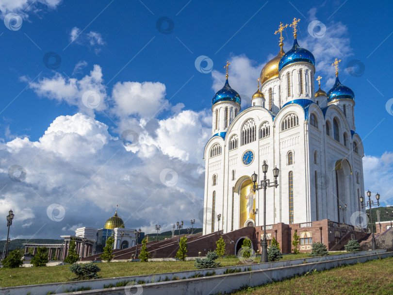 Скачать Кафедральный собор Рождества Христова. г. Южно-Сахалинск. Сахалин. Россия. 2025.10.  Кафедральный собор Рождества Христова. Южно-Сахалинск. (марка) фотосток Ozero