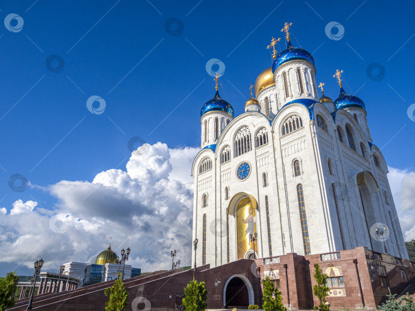 Скачать Кафедральный собор Рождества Христова. г. Южно-Сахалинск. Сахалин. Россия. 2025.10. Кафедральный собор Рождества Христова. Южно-Сахалинск. (марка) фотосток Ozero