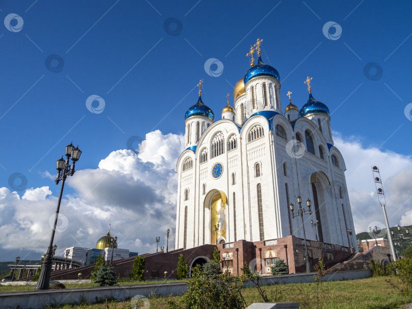 Скачать Кафедральный собор Рождества Христова. г. Южно-Сахалинск. Сахалин. Россия. 2025.10. Кафедральный собор Рождества Христова. Южно-Сахалинск. (марка) фотосток Ozero