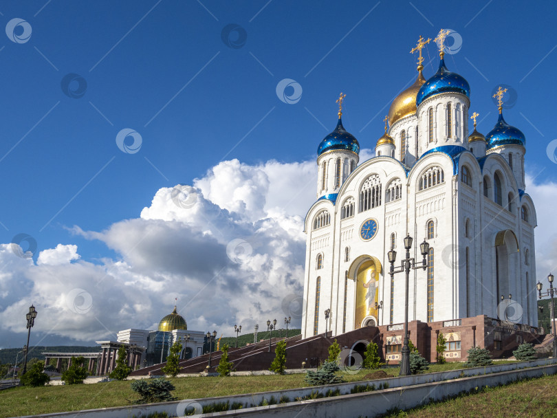 Скачать Кафедральный собор Рождества Христова.  г. Южно-Сахалинск. Сахалин. Россия. 2025.10. Кафедральный собор Рождества Христова. Южно-Сахалинск. (марка) фотосток Ozero