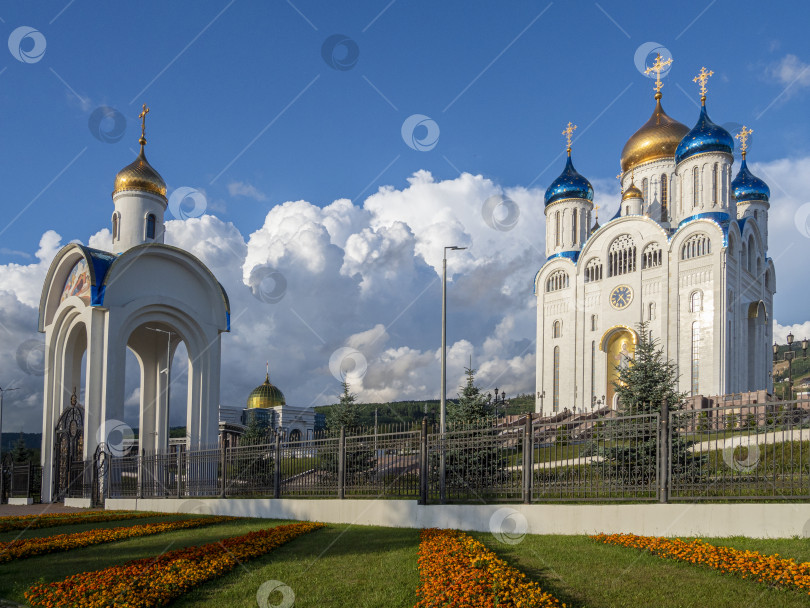 Скачать Кафедральный собор Рождества Христова. г. Южно-Сахалинск. Сахалин. Россия. 2025.10. Кафедральный собор Рождества Христова. Южно-Сахалинск. (марка) фотосток Ozero