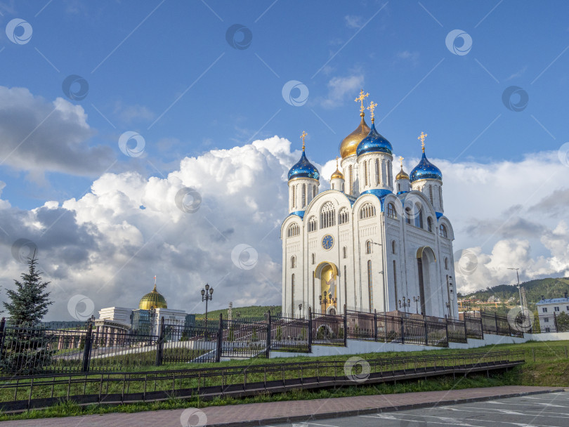 Скачать Кафедральный собор Рождества Христова. г. Южно-Сахалинск. Сахалин. Россия. 2025.10. Кафедральный собор Рождества Христова. Южно-Сахалинск. (марка) фотосток Ozero